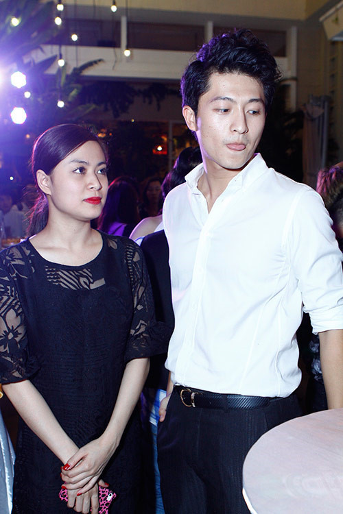 Tuy nhiên, tình cảm này không đi đến đâu vì gia đình Harry Lu không chấp nhận quá khứ của Hoàng Thuỳ Linh.