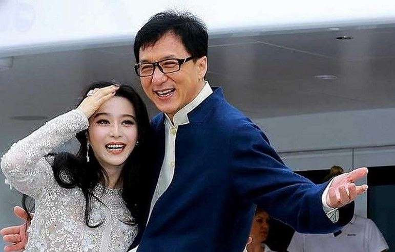 Trong khi đó, Bảng xếp hạng 100 nghệ sĩ có giá trị thương mại cao nhất 2017 do Tuần báo Tài chính Trung Quốc cho hay, Phạm Băng Băng đánh bật Thành Long cả về thu nhập và độ hot trên mạng xã hội.