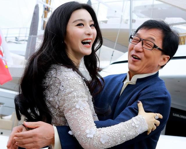 Trước thông tin gây chấn động này, phóng viên ETToday đã liên hệ với Thành Long để tìm hiểu thực hư. Tuy nhiên ngôi sao võ thuật tuyên bố dứt khoát và ngắn gọn: "Chuyện hoang đường". Ông cũng từ chối chia sẻ thêm về tình hình hiện tại của Phạm Băng Băng và bày tỏ quan điểm không can thiệp đời tư của bạn bè.