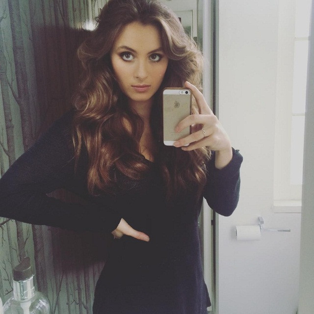 "Mr Bean" rất yêu thương và chiều chuộng nàng công chúa nhỏ. Vì thế ông không muốn công khai cô bé với báo chí và muốn để con gái có cuộc sống bình thường như những đứa trẻ khác chứ, không phải là con gái của một người nổi tiếng.