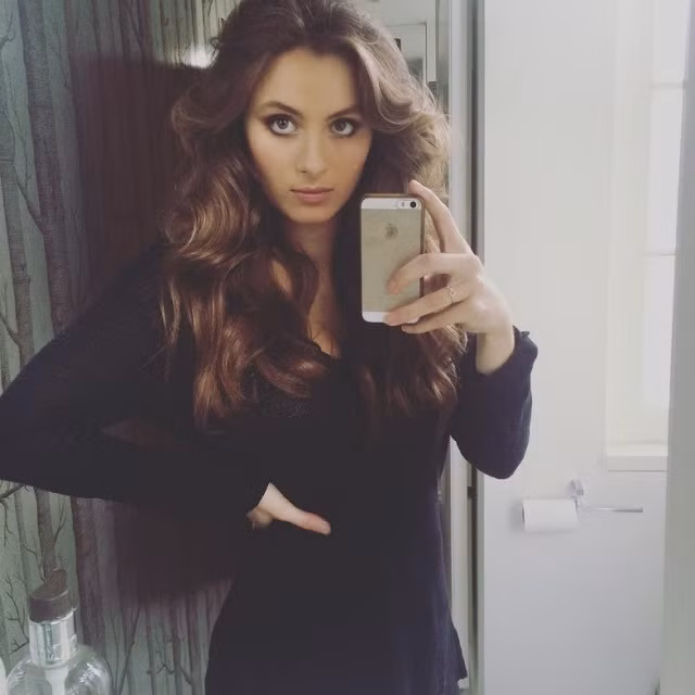 "Mr Bean" rất yêu thương và chiều chuộng nàng công chúa nhỏ. Vì thế ông không muốn công khai cô bé với báo chí và muốn để con gái có cuộc sống bình thường như những đứa trẻ khác chứ, không phải là con gái của một người nổi tiếng.