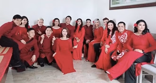 Dàn phụ dâu, phụ rể toàn trai xinh gái đẹp của con gái nghệ sĩ Hồng Vân.