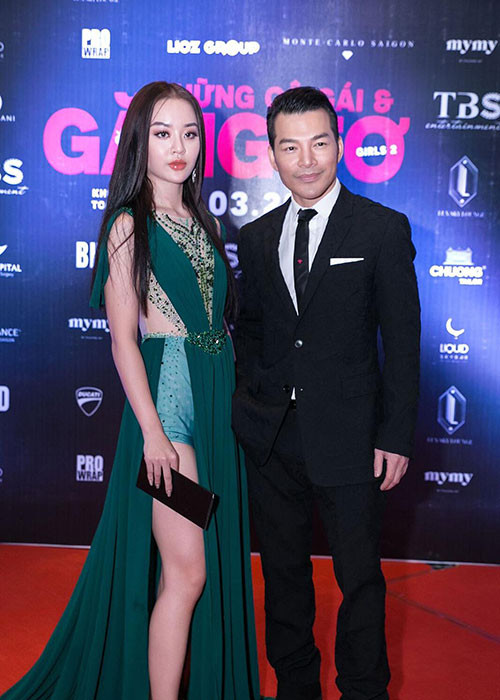 Ngày 16/3, “Girls 2 - Những cô gái và găng tơ” chính thức được công chiếu toàn quốc. Cùng thời điểm phát hành tại Việt Nam, phim sẽ được giới thiệu rộng rãi tại Mỹ, Canada, Hong Kong, Đài Loan, Singapore và nhiều nước ở châu Á.