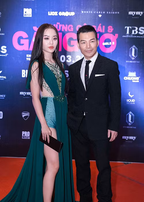 Ngày 16/3, “Girls 2 - Những cô gái và găng tơ” chính thức được công chiếu toàn quốc. Cùng thời điểm phát hành tại Việt Nam, phim sẽ được giới thiệu rộng rãi tại Mỹ, Canada, Hong Kong, Đài Loan, Singapore và nhiều nước ở châu Á.