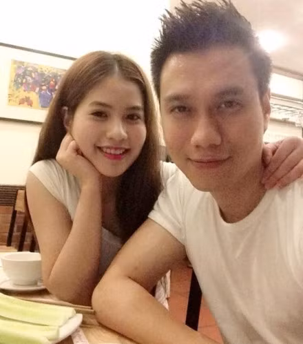 Việt Anh và vợ 9x xinh đẹp.