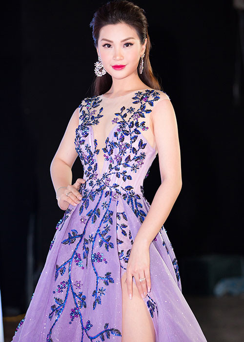 Đêm khai hội đầu tiên của chương trình Hoa hậu Việt Nam 2018 – Người đẹp thời trang còn có sự tham gia của: Hoa hậu Hà Kiều Anh, Á hậu Diễm Trang, Thanh Tú, người đẹp Đào Hà, diễn viên Mai Thu Huyền, diễn viên Việt Anh, NTK Lê Thanh Hoà, NTK Brian Võ…