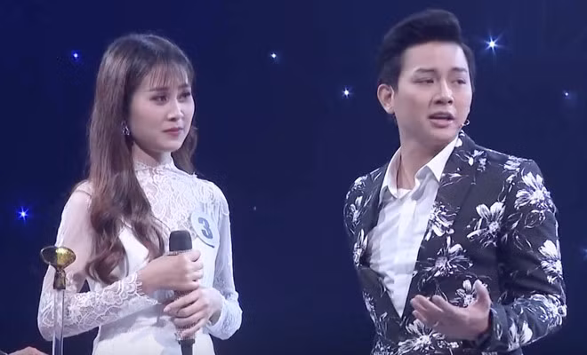 Hoài Lâm từ chối ôm người chơi với lý do đã có gia đình.