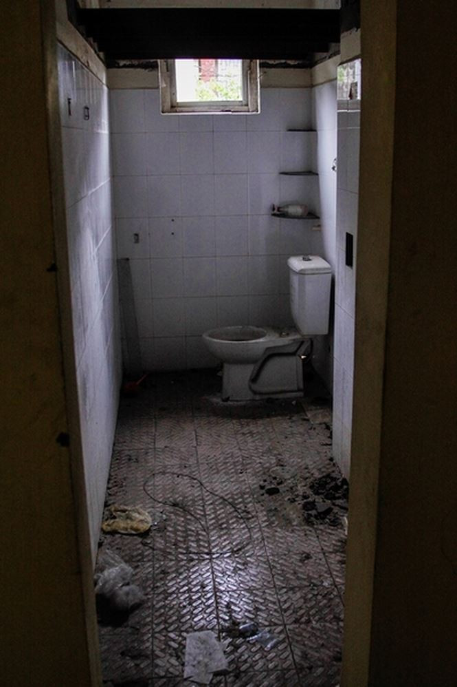 Dự án cải tạo khu nhà tập thể cũ này trước đây được giới thiệu sẽ đảm bảo thuận tiện trong quá trình làm việc và sinh hoạt khiến cho nhiều hộ dân đồng ý ủng hộ, nhận tiền tạm cư, đồng thời đã di chuyển và bàn giao mặt bằng nhưng đến nay vẫn chưa triển khai.