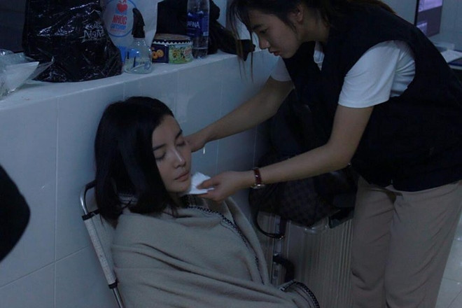 Người đẹp phải quay 2 lần mới hoàn thành cảnh này. “Gần như lúc đó trong đầu tôi chỉ có thể nghĩ được hai chữ: “Cố lên!” chứ bản thân không còn nghĩ được gì nhiều và cũng chẳng nói được gì”, Cao Thái Hà tâm sự. Dù gặp khó khăn song nữ diễn viên sinh năm 1990 cho biết, cô rất yêu vai diễn của mình, đặc biệt sau khi trải qua những khó khăn, cô cảm thấy gắn bó hơn với nhân vật.