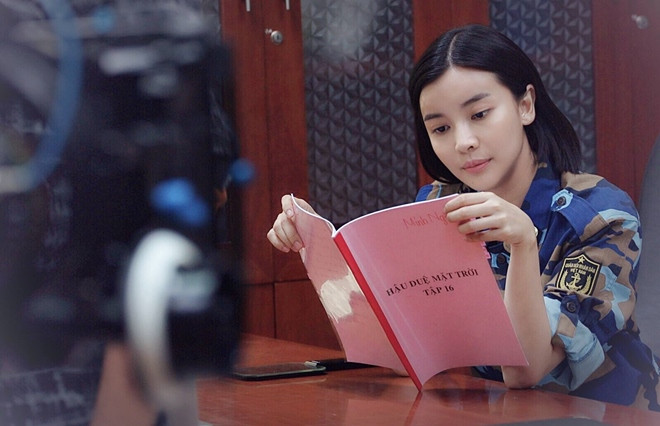 Chia sẻ về việc phim bị cộng đồng mạng so sánh với phiên bản gốc của Hàn Quốc, người đẹp Cần Thơ cho biết, theo cô rất khó để so sánh bộ phim với bản gốc đã quá thành công. Tuy nhiên, với tất cả những gì đoàn phim đã cố gắng, cô hi vọng tác phẩm hứa hẹn sẽ không khiến khán giả thất vọng và xứng đáng với công sức của cả tập thể đã bỏ ra.