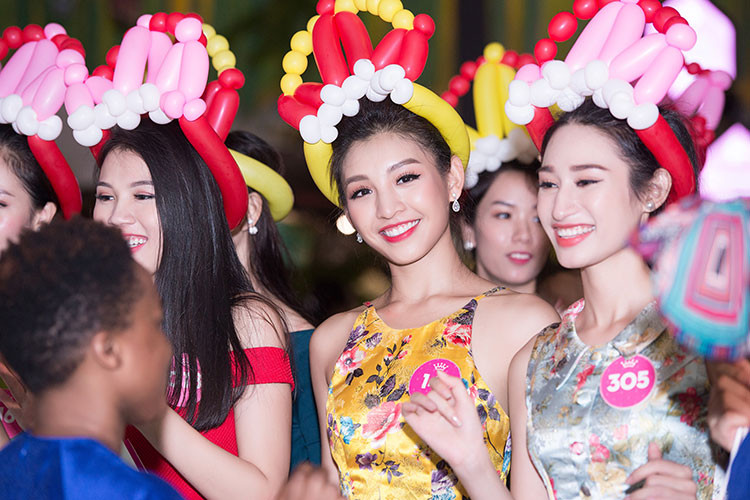 Được biết, vương miện Hoa hậu Việt Nam năm nay sẽ được chế tác đặc biệt, sang trọng hơn, đẹp hơn, giá trị hơn, đánh dấu cột mốc 30 năm hành trình Hoa hậu Việt Nam.