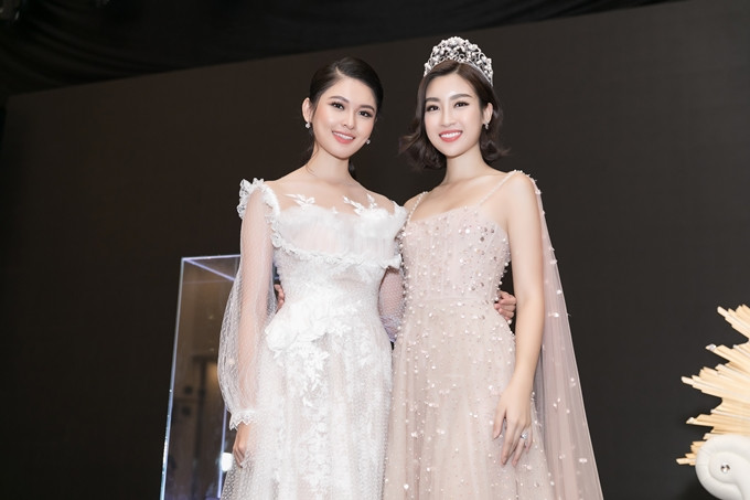 Á hậu Thùy Dung và hoa hậu Đỗ Mỹ Linh trong một sự kiện mới diễn ra ngày 7/9.