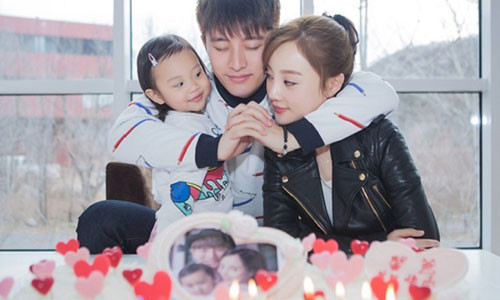 Tin đồn tái hợp của gia đình Giả Nãi Lượng Lý Tiểu Lộ khiến người hâm mộ vui mừng.