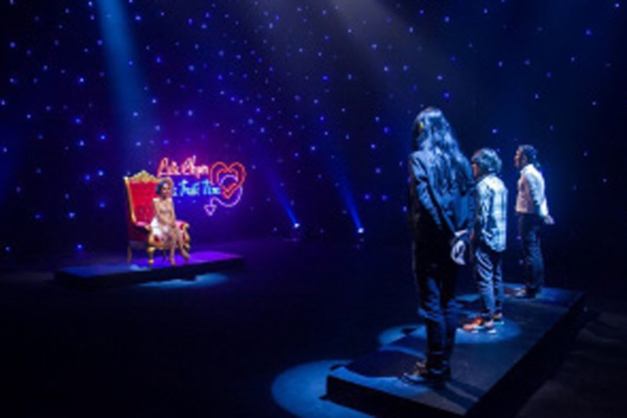 Lựa chọn của trái tim nhận nhiều phản ứng trái chiều. Ảnh: T.L