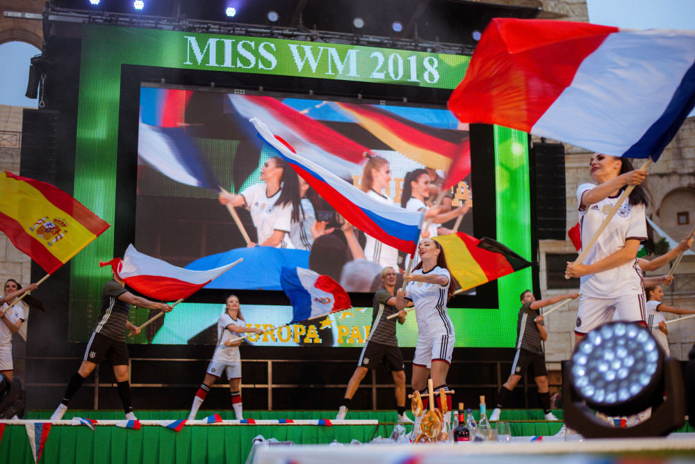 Hoa hậu World Cup (Miss World Cup) là cuộc thi sắc đẹp thường kỳ vào các năm có ngày hội bóng đá lớn nhất hành tinh, được tổ chức lần đầu tại Đức năm 2006, dành cho các thí sinh đến từ 32 quốc gia tranh tài.
