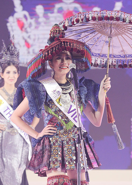 Trang phục truyền thống của Diệu Linh. Ảnh: Đại Dương