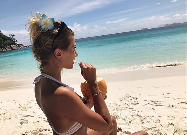 Noemie Happart từng chia sẻ: "Quyến rũ một cầu thủ bóng đá chưa bao giờ là mục đích của tôi. Khi anh ấy nói mình là cầu thủ chuyên nghiệp, tôi có chút hoài nghi. Yannick là chàng trai tốt và tôi đã cho anh ấy cơ hội".