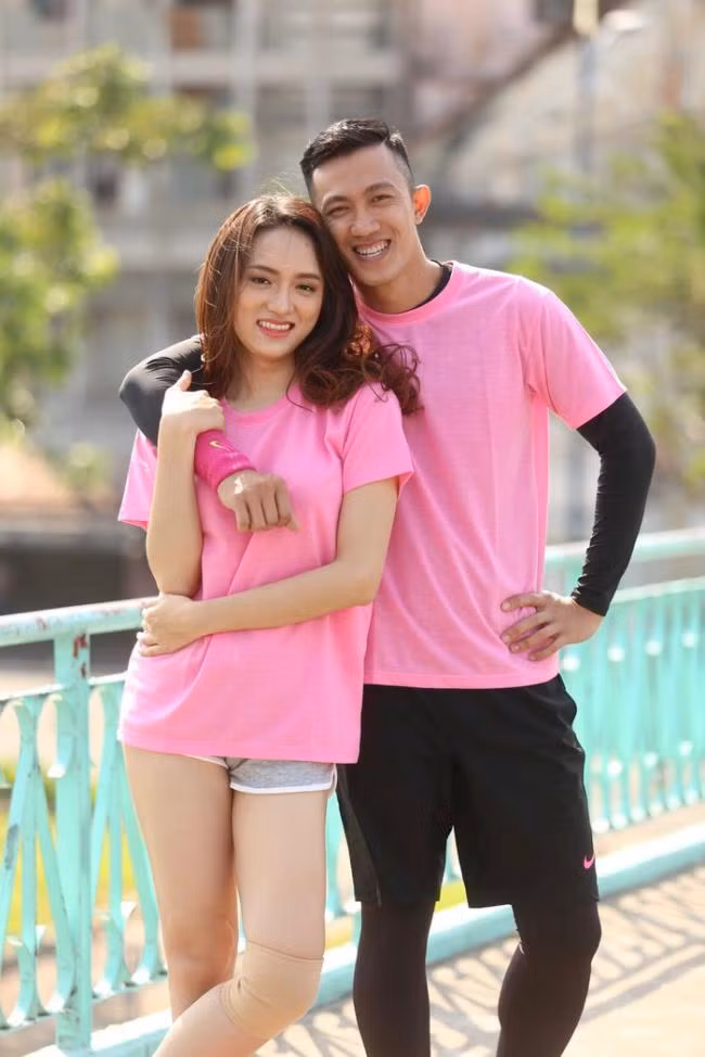 Sau đêm Chung kết Hoa hậu Chuyển giới Quốc tế, ngoài những thông tin bên lề về Hương Giang Idol thì cuộc sống đời tư trong quá khứ của cô cũng được công chúng một lần nữa lật giở lại. Đáng chú ý nhất phải kể đến bạn trai Việt kiều một thời của cô - Criss Lai.