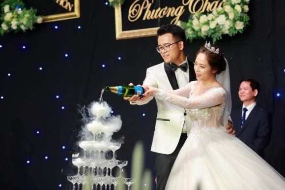 MC Đức Bảo và vợ tổ chức đám cưới tại Hà Nội vào tối 2/4.