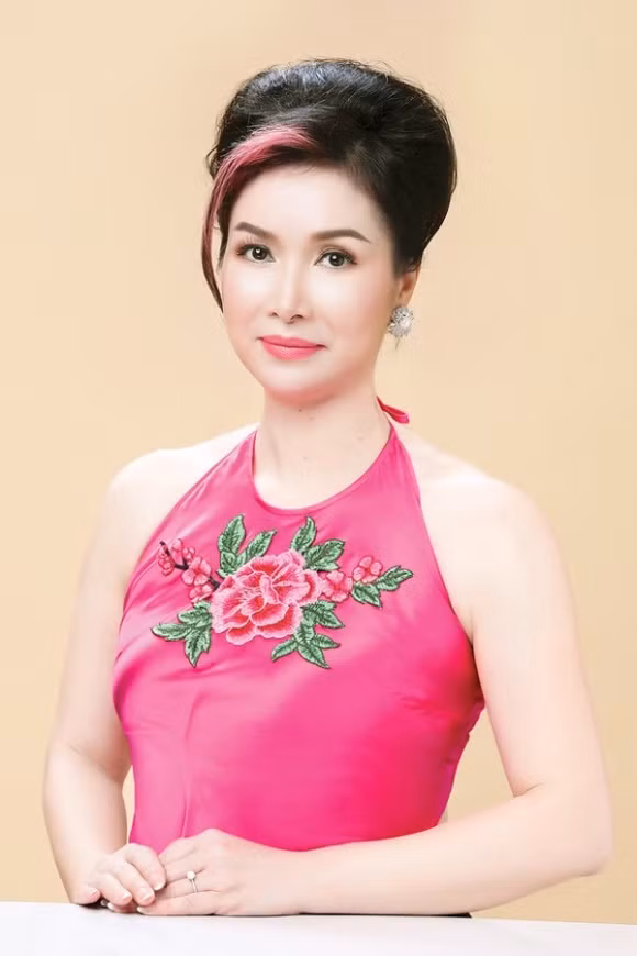 Ở tuổi 47, nhan sắc Bùi Bích Phương vẫn không hề kém cạnh nhiều Hoa hậu sau này.