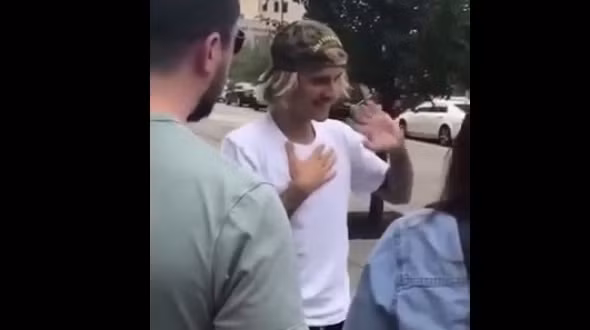 Justin Bieber co giat tren pho, bi nghi do su dung ma tuy da