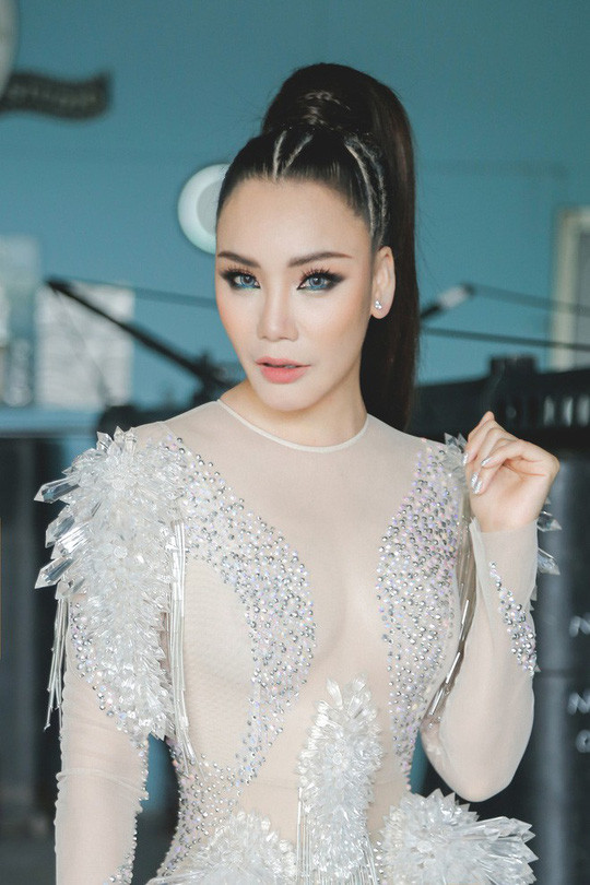 Hồ Quỳnh Hương.