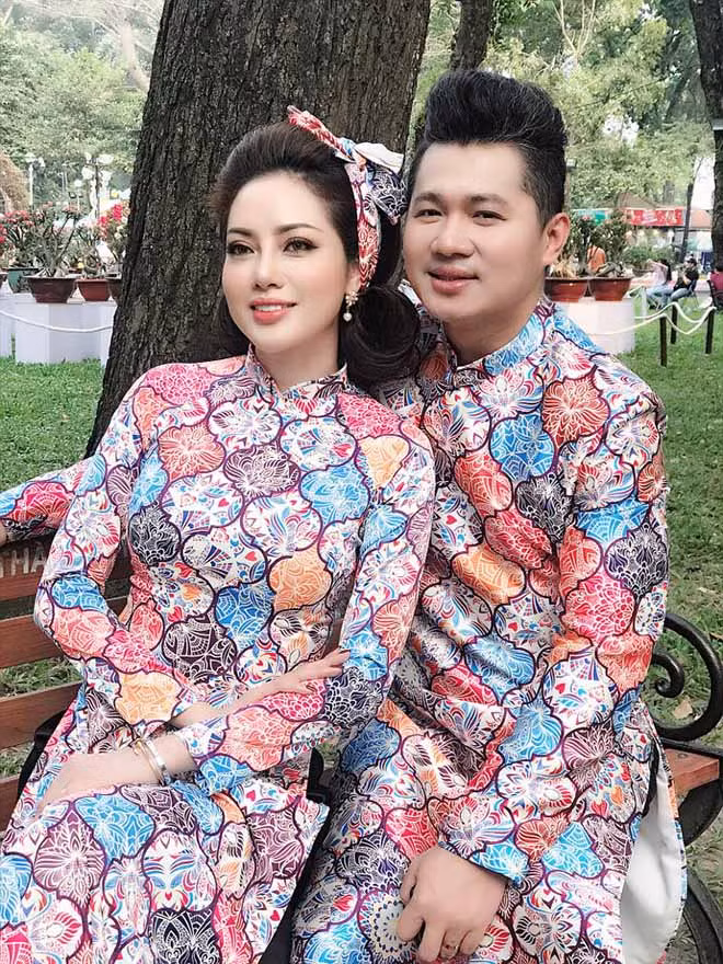 Trước đó, Huỳnh Tiên thường xuyên về nước để bên cạnh bạn trai. “Khi hôn lễ diễn ra tôi mới biết tin vợ có thai nên khá hạnh phúc. Chúng tôi đi bộ chứ không chạy. Đám cưới của cả hai đã lên kế hoạch và chuẩn bị từ trước”, Lâm Vũ nói.