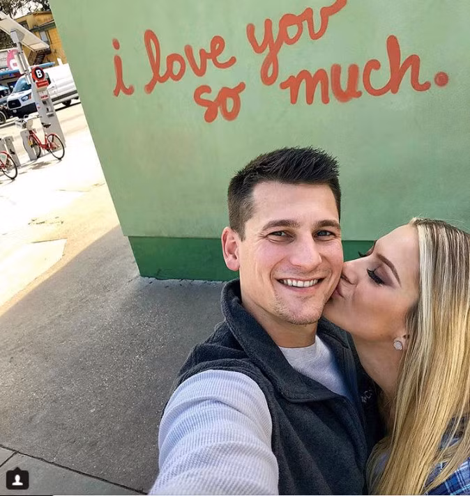 Thời gian tới, họ sẽ phải xa nhau lâu bởi Sarah sẽ di chuyển đến New York sống và làm việc cùng ban tổ chức Miss USA. Người đẹp cũng chuẩn bị tham gia Hoa hậu Hoàn vũ 2018 diễn ra vào cuối năm nay.