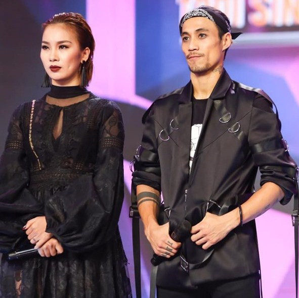 Phạm Lịch và Phạm Anh Khoa trên sân khấu Trời sinh một cặp.