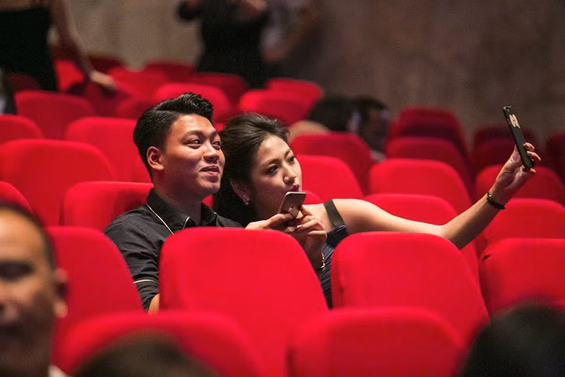 Tú Anh từng hai lần công khai bạn trai, một trong số đó là Bảo Hưng, em trai MC Ngọc Trinh – chàng trai nổi tiếng với những món đồ hàng hiệu đắt tiền. Vào tháng 7/2016, Á hậu lần đầu xuất hiện cùng Bảo Hưng nhưng đến cuối năm cô mới thừa nhận mối quan hệ khi đăng lên trang cá nhân tấm hình tình cảm trong sinh nhật bạn trai. Ảnh: Thuận Kiều