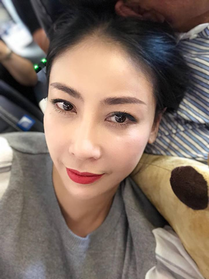 Dù ở tuổi ngoài 40 nhưng Hoa hậu Việt Nam 1992 vẫn sở hữu một thân hình nóng bỏng và quyến rũ, cùng nhan sắc mặn mà, đằm thắm.