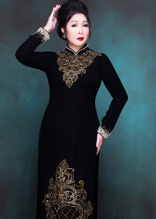 Lê Tuấn Anh cũng hết mực yêu thương con riêng của nghệ sĩ Hồng Vân. Mới đây, con gái lớn của nghệ sĩ Hồng Vân đã lên xe hoa.