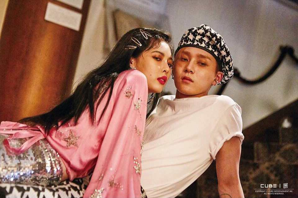 Vào đầu tháng 8 vừa qua, các trang báo tại Hàn Quốc đồng loạt đưa tin Hyuna có quan hệ tình cảm với E'Dawn. Sau đó, công ty quản lý đã nhanh chóng phủ nhận tin tức, khẳng định hai người chỉ là đồng nghiệp thân thiết. Tuy nhiên, 2 ngày sau thông báo của công ty, Hyuna và E'Dawn bất ngờ thừa nhận tình yêu. Cặp sao cho biết đã hẹn hò từ năm 2016 và quyết định công khai vì không muốn lừa dối khán giả.