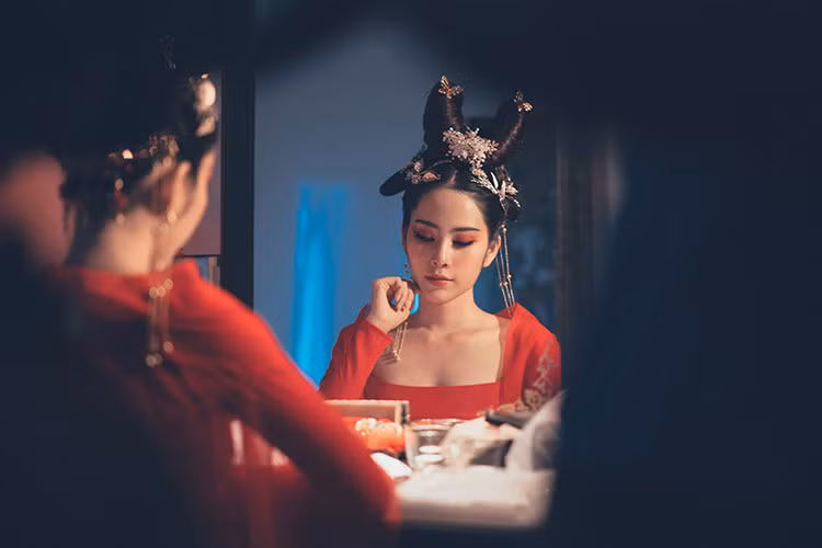 Được biết, sản phẩm lần này cũng là sáng tác của chính Nam Em, được cô viết trong khoảng thời gian vừa qua, khi phải liên tục vào bệnh viện dưỡng bệnh.