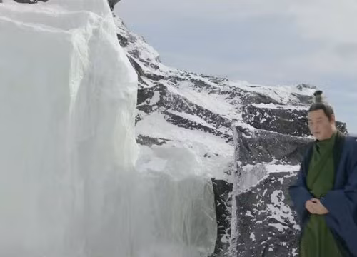 Băng tuyết được làm giả bằng... nilon.