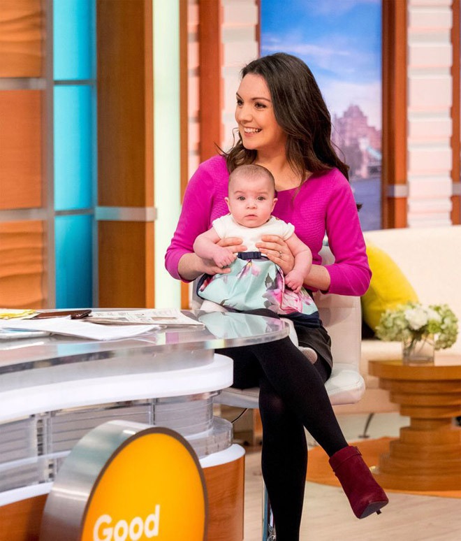 Trước đó, bé Charlotte từng cùng mẹ xuất hiện trên truyền hình. Mục đích của nữ MC đưa con lên dẫn chương trình cùng vì cô muốn tạo nên sự mới mẻ, đồng thời muốn gửi đến khán giả thông điệp chăm sóc yêu thương con cái.