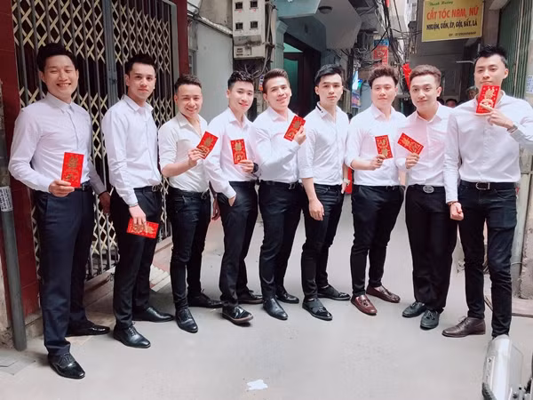 Dàn mỹ nam gây sự chú ý trong đám hỏi của Khắc Việt và bạn gái.