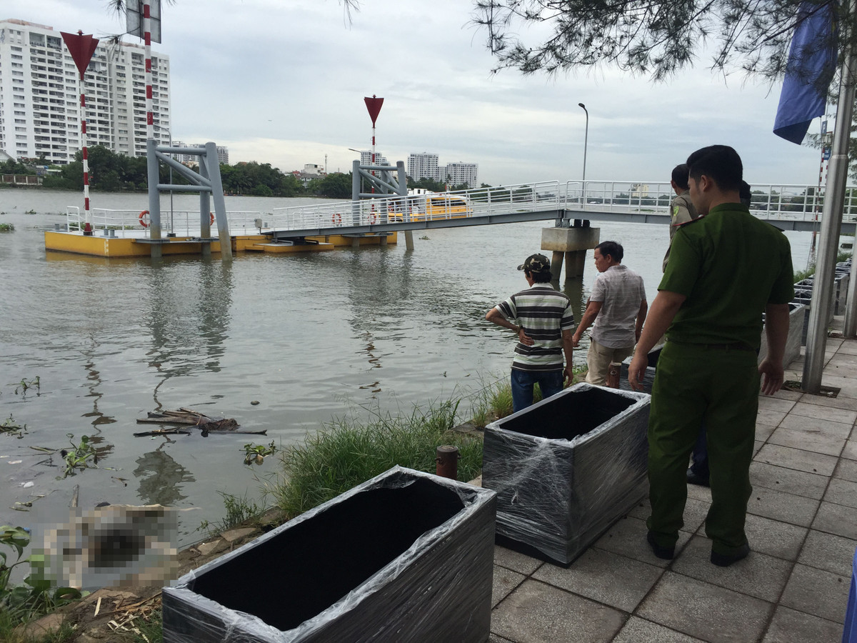 Công an có mặt hiện trường. Ảnh: C.T