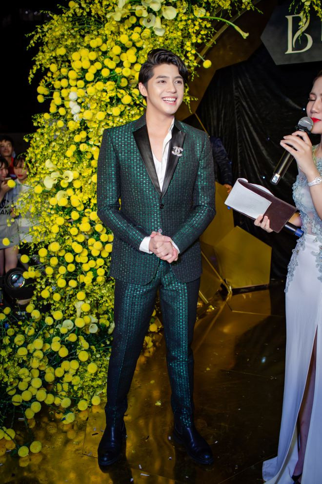 Nam ca sĩ Noo Phước Thịnh cũng có mặt trong sự kiện và được đông đảo người hâm mộ ủng hộ nhiệt tình dù trời đang mưa.