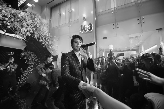 Trong sự kiện, nam HLV Giọng hát Việt 2018 mang đến những ca khúc sôi động như “Mãi mãi bên nhau”, “Hold Me Tonight” và bản hit mới nhất “Đến với nhau là sai”.