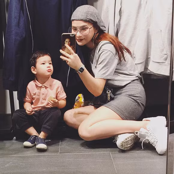 Sau ly hôn, Thu Thủy sống cuộc đời của một "bà mẹ đơn thân" bên cạnh cậu con trai kháu khỉnh, đáng yêu.