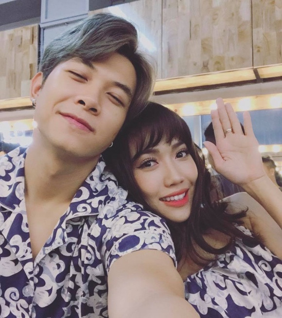 Sở hữu gương mặt sáng cùng diễn xuất cực ổn, giọng hát hay chàng trai sinh năm 1993 nhanh chóng có được lượng fan hâm mộ không nhỏ. Diệu Nhi và Anh Tú từng dính tin đồn chia tay nhưng đến nay mối quan hệ của cặp đôi vẫn tốt đẹp.