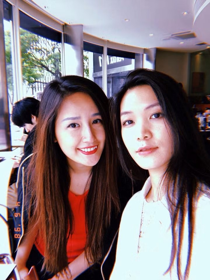 Trong giới giải trí, Thùy Dung có mối quan hệ thân thiết với Mai Phương Thúy. Hoa hậu Việt Nam 2016 còn gọi thân mật Thùy Dung là "má", xưng "con". Sắp tới, cả hai người đẹp cùng các hoa hậu Việt Nam sẽ hộ tụ trong đêm gala kỷ niệm 30 năm tại Hạ Long. Ảnh: FB.