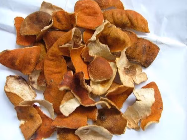 Trên thị trường khá nhiều nơi bán vỏ quýt khô với giá từ 150.000-350.000 đồng/kg tùy loại.