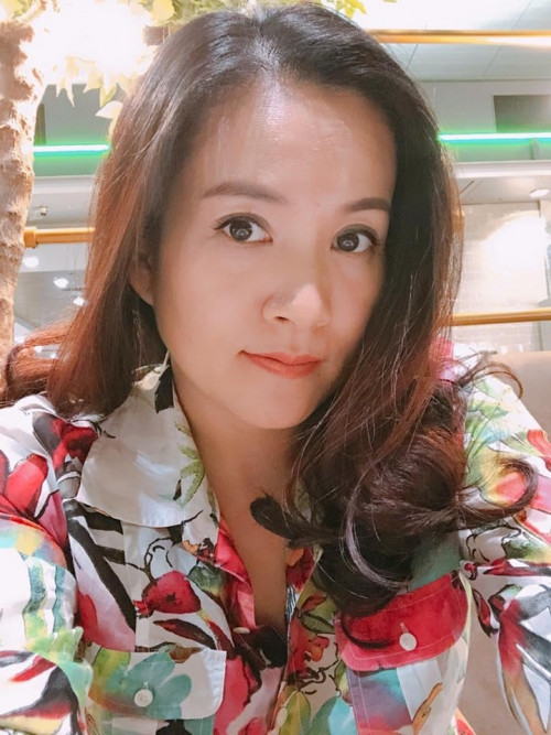 Giống như nhiều nghệ sĩ khác, bà xã Bình Minh đăng tải bài viết chia buồn cùng các nạn nhân và gia đình trong vụ hoả hoạn. Cô cũng kêu gọi những người xung quanh nâng cao ý thức khi sinh sống ở chung cư, ví dụ ra vào nhớ đóng cửa thoát hiểm, giữ lối thoát hiểm thông thoáng, không bày, vứt đồ ở cầu thang và lối thoát hiểm…