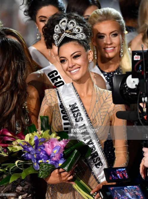 Hoa hậu Hoàn vũ 2017 Demi-Leigh Nel-Peters sở hữu làn da bánh mật. Ảnh: Saostar