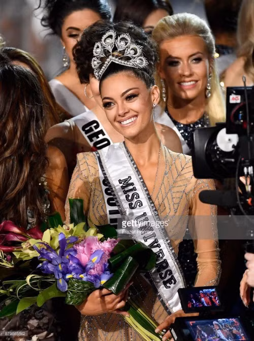 Hoa hậu Hoàn vũ 2017 Demi-Leigh Nel-Peters sở hữu làn da bánh mật. Ảnh: Saostar