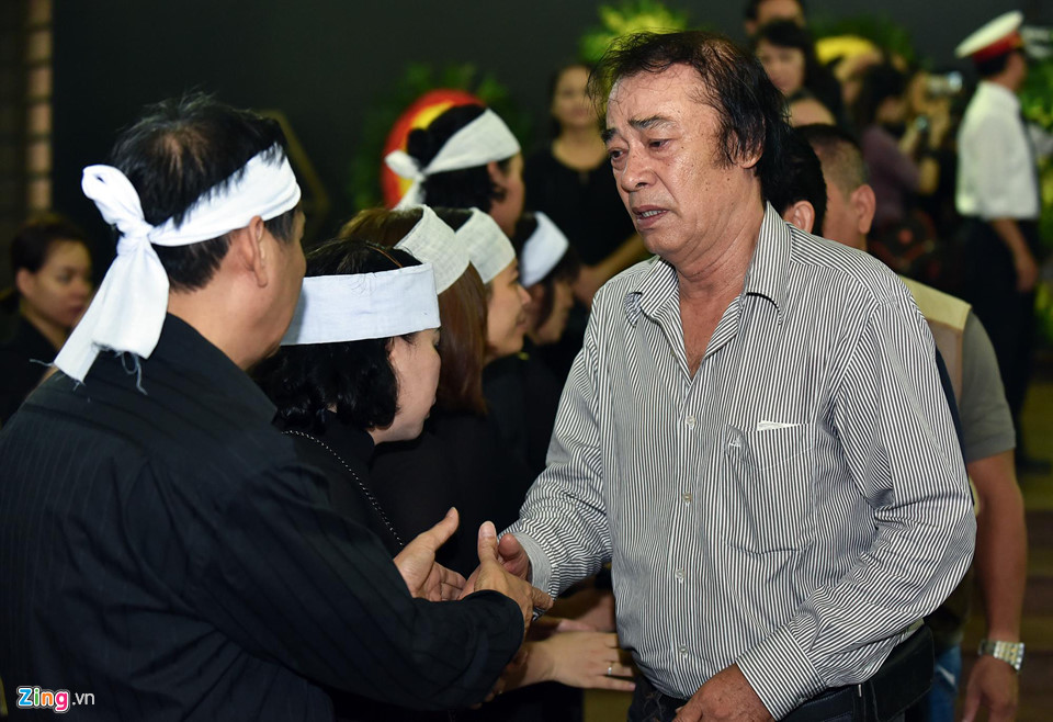 Đạo diễn Đào Bá Sơn kể, ông quá bàng hoàng khi hay tin bạn học qua đời. Ông mới gặp Bùi Cường tại lễ trao giải Cánh diều hồi tháng 4.