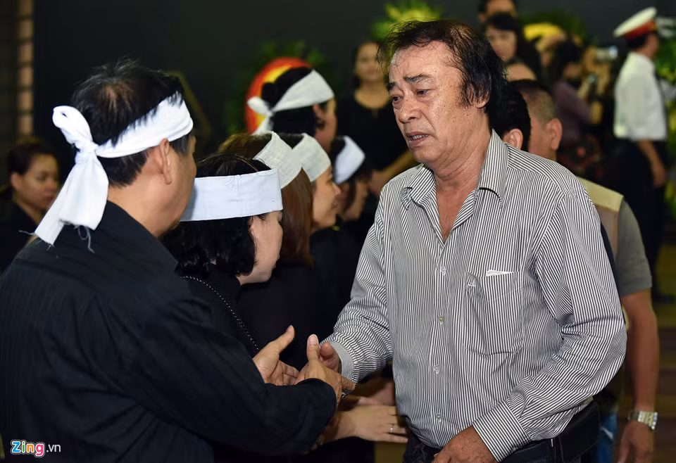 Đạo diễn Đào Bá Sơn kể, ông quá bàng hoàng khi hay tin bạn học qua đời. Ông mới gặp Bùi Cường tại lễ trao giải Cánh diều hồi tháng 4.