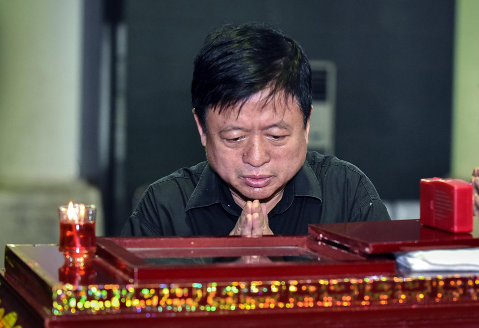 Nhạc sĩ Đỗ Hồng Quân cũng có mặt để chia sẻ với gia đình đồng nghiệp.